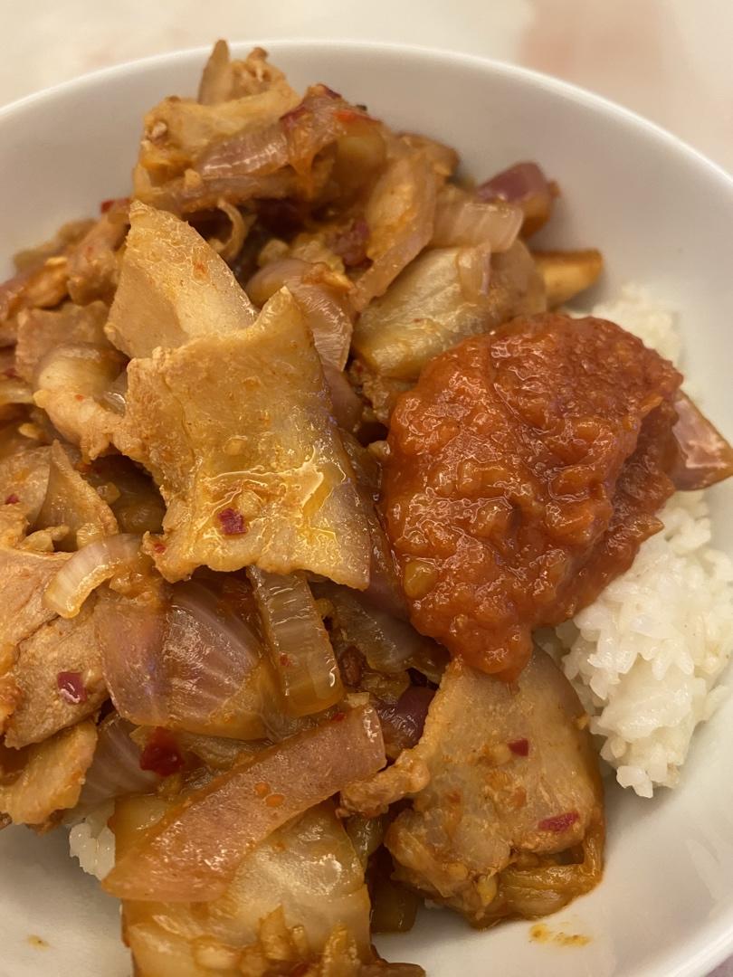韩式泡菜五花肉拌饭