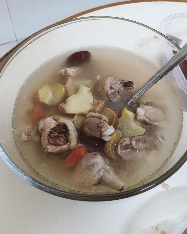 板栗炖鸡汤