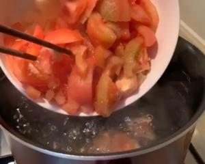 番茄马铃薯瘦肉汤的做法 步骤6