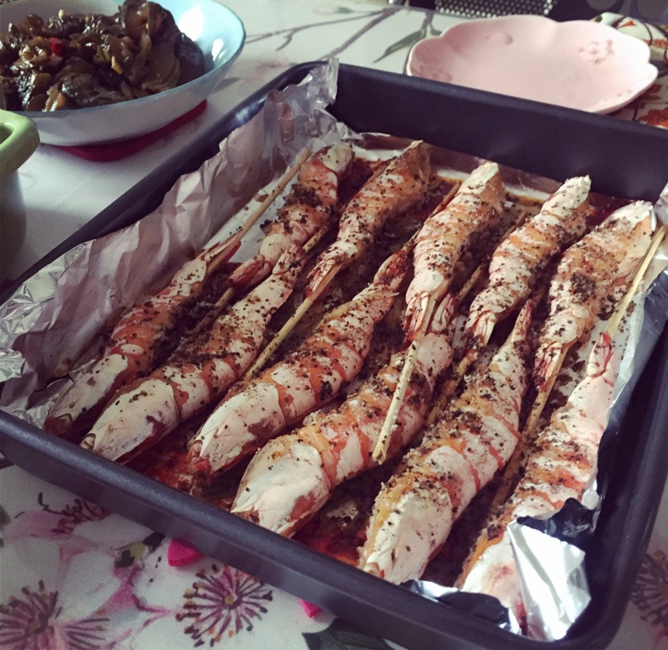 让你忍不住想吮指的——黑椒烤虾串