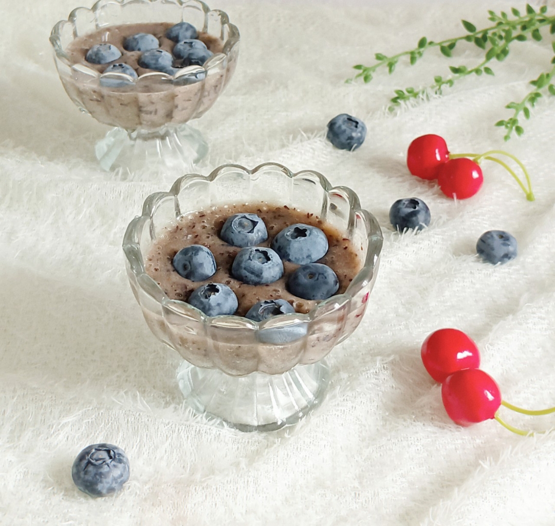 两种水果就可以做一杯蓝莓布丁