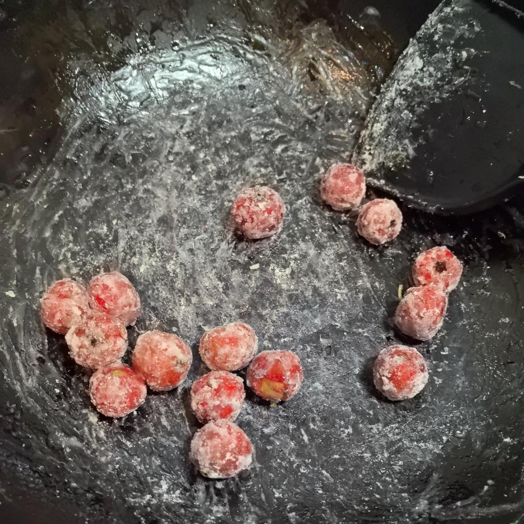 在家就能做酸酸甜甜的雪红果和零食店的一样哦