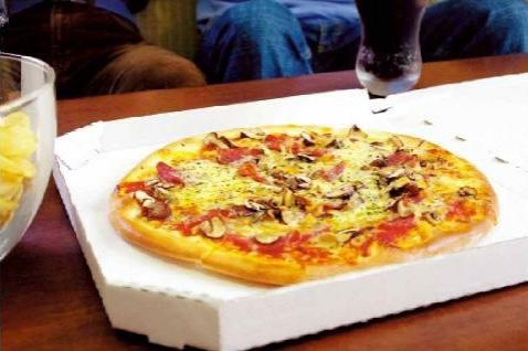 【饭岛奈美】蘑菇萨拉米香肠披萨的做法