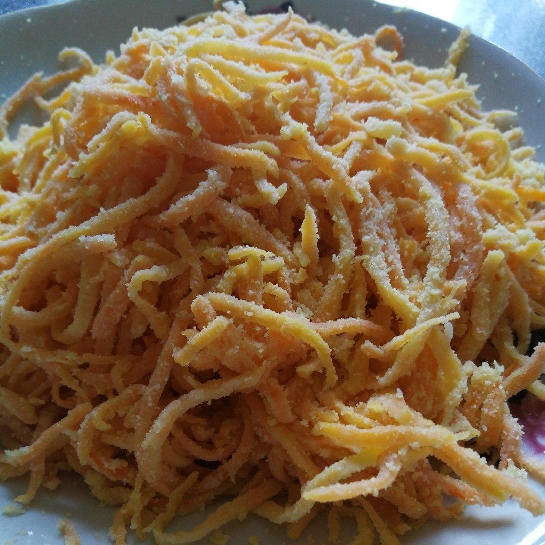 粉蒸胡萝卜丝