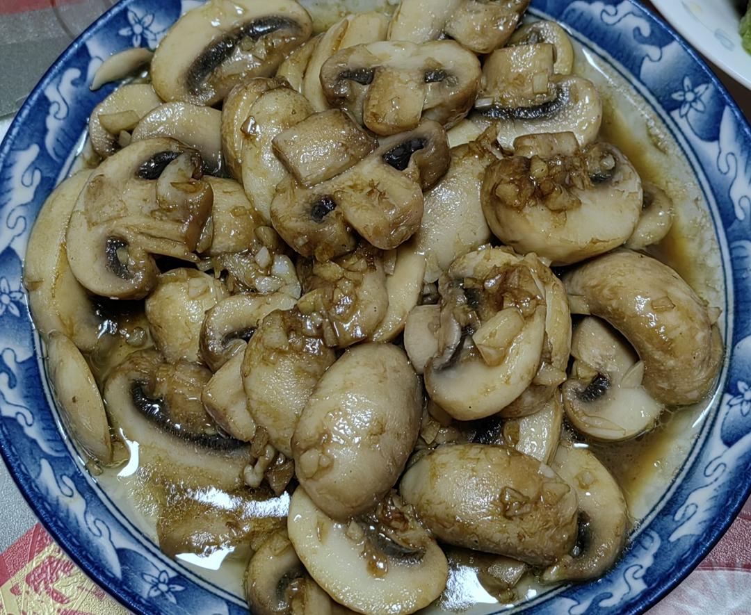 鲜香嫩滑！好吃不胖的蒜香炒口蘑！