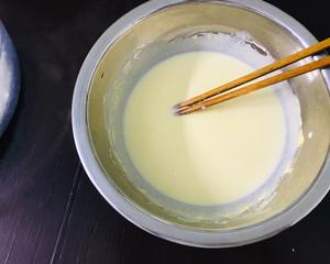 晒着葡萄干的玉米发糕的做法 步骤2