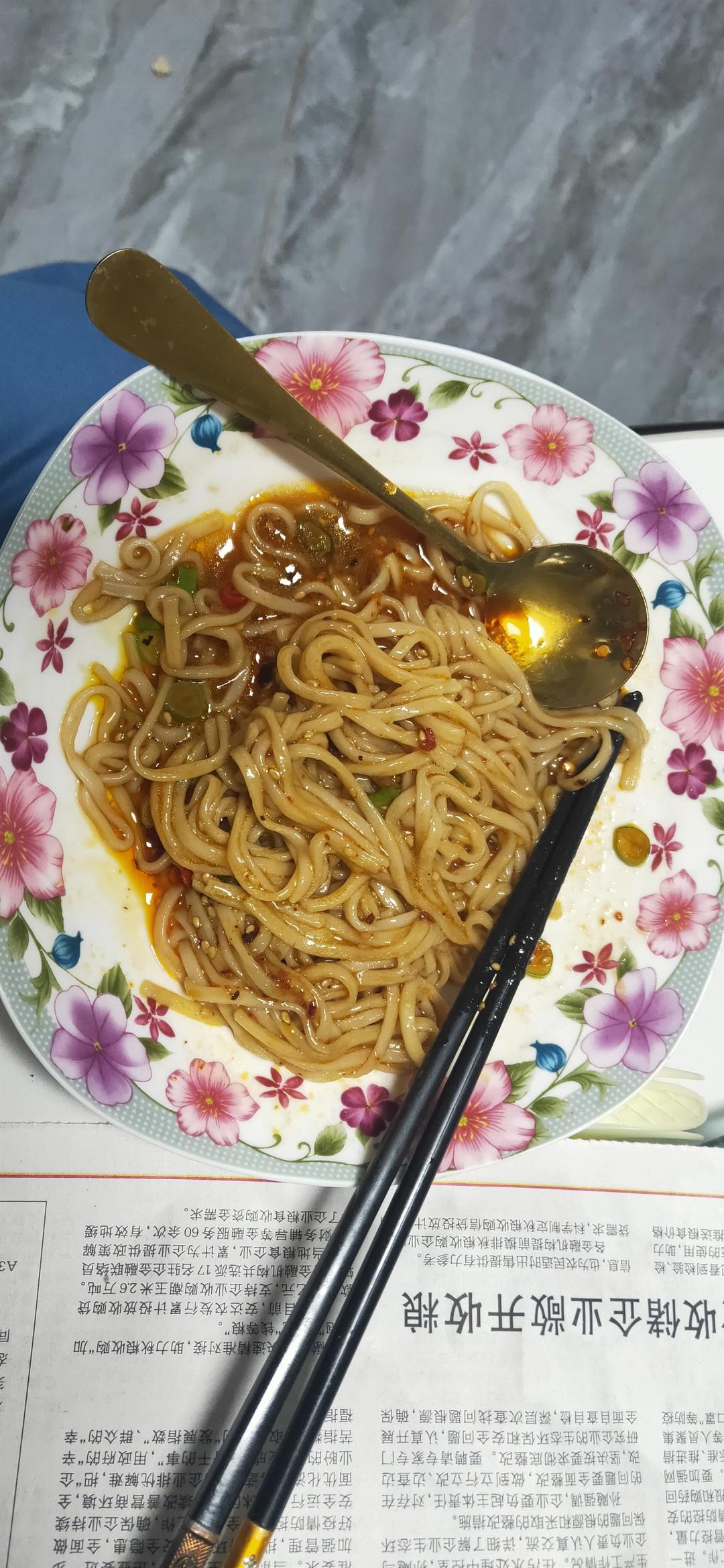 十分钟就能吃上的超简单油泼面