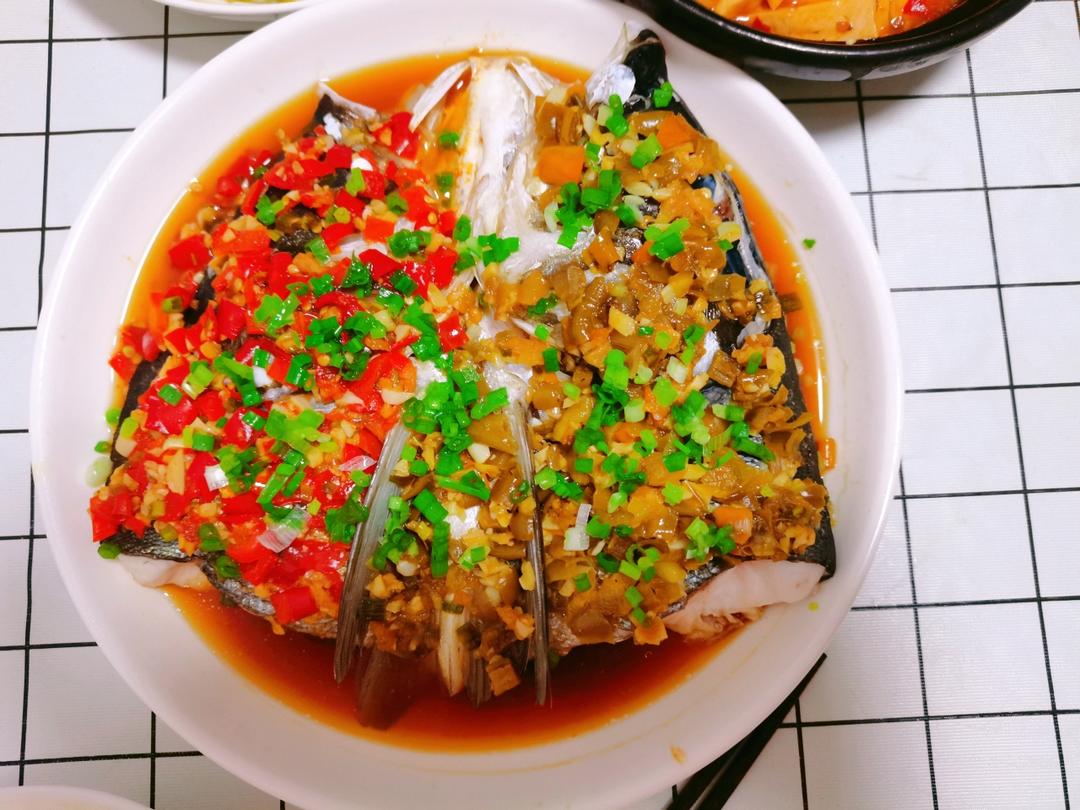 双色剁椒鱼头