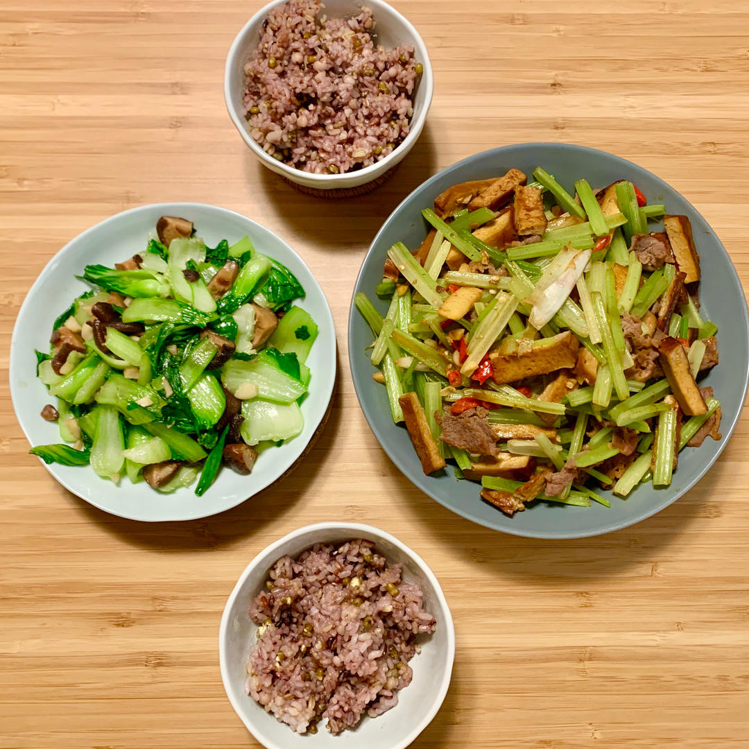 厨师长教你：“芹菜炒肉末”的家常做法，味道很赞，非常下饭
