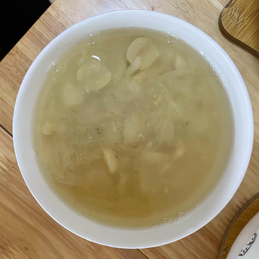 第一道秋季润肺百合莲子糖水