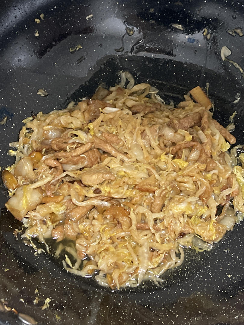 最好吃的东北酸菜炒肉!加了姜片,味道绝了,多放油!