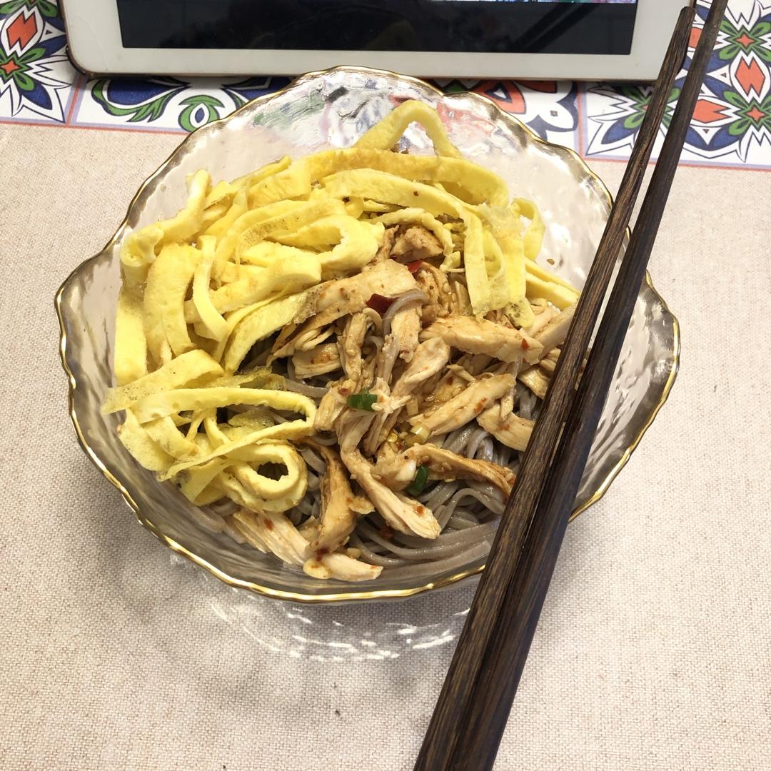 快手减脂餐❗️爆好吃的凉拌鸡丝荞麦面