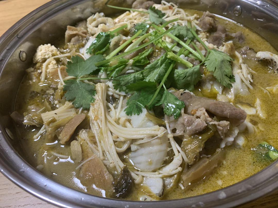 〈酸菜鱼〉，汤都能喝掉。欣小厨 😉