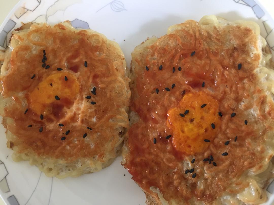 煎蛋肉肠方便面