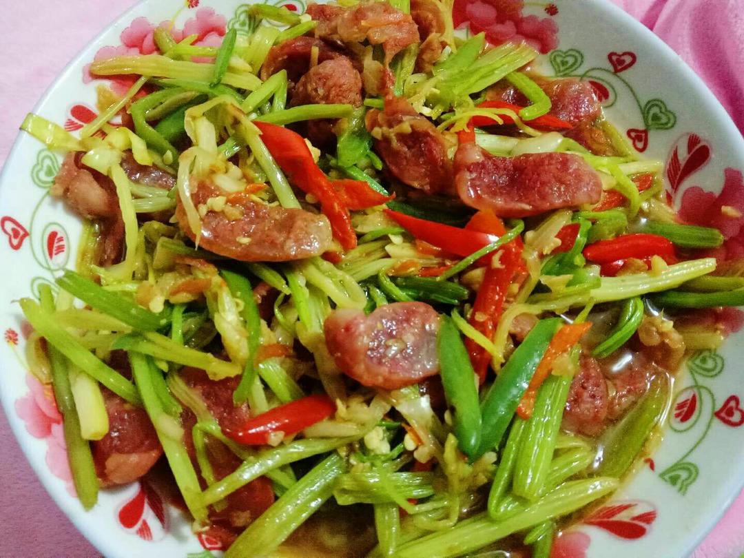 西芹炒腊肠（热菜）