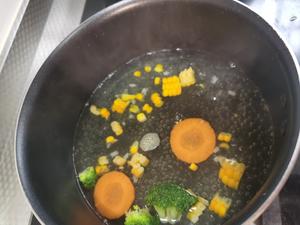 虾仁海苔杂蔬米饭圈（小红锅）的做法 步骤2