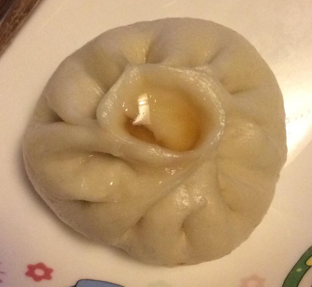 松软多汁的肉包子