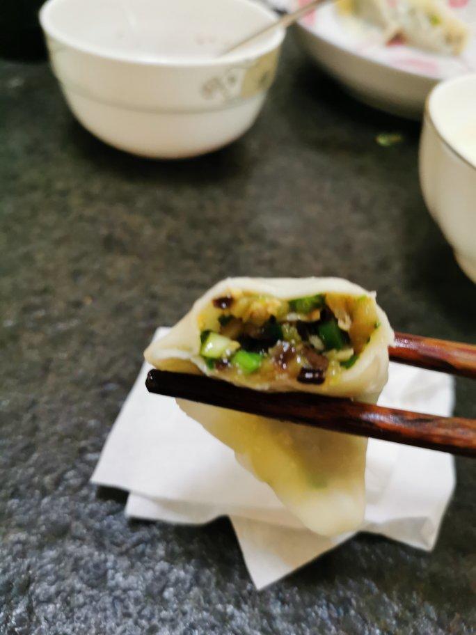 茄子馅饺子（饺子馅会流汁哦）