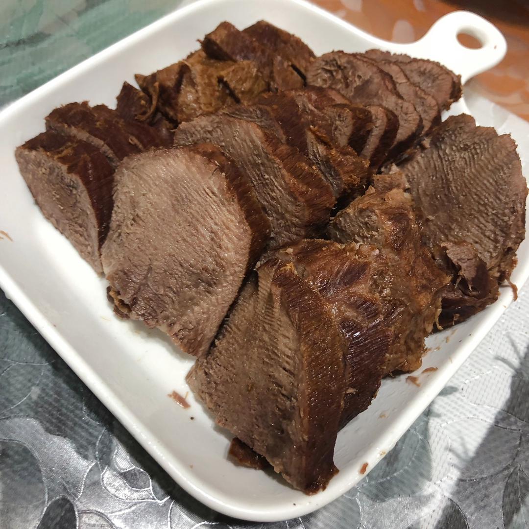 圈圈爱吃甜甜圈做的酱牛舌