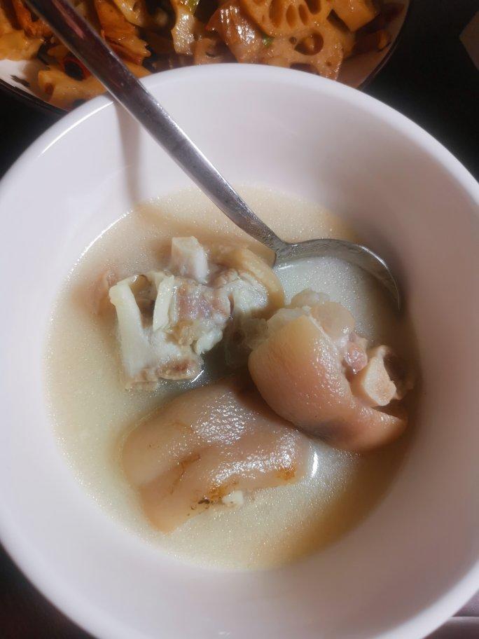 与冬季最搭的猪蹄汤