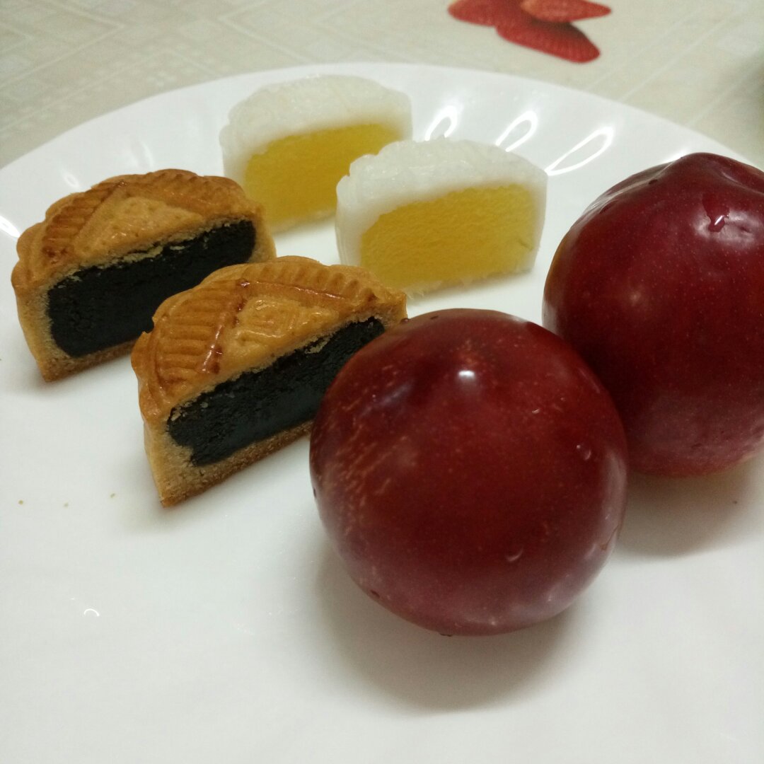 广式月饼－－蛋黄豆沙月饼