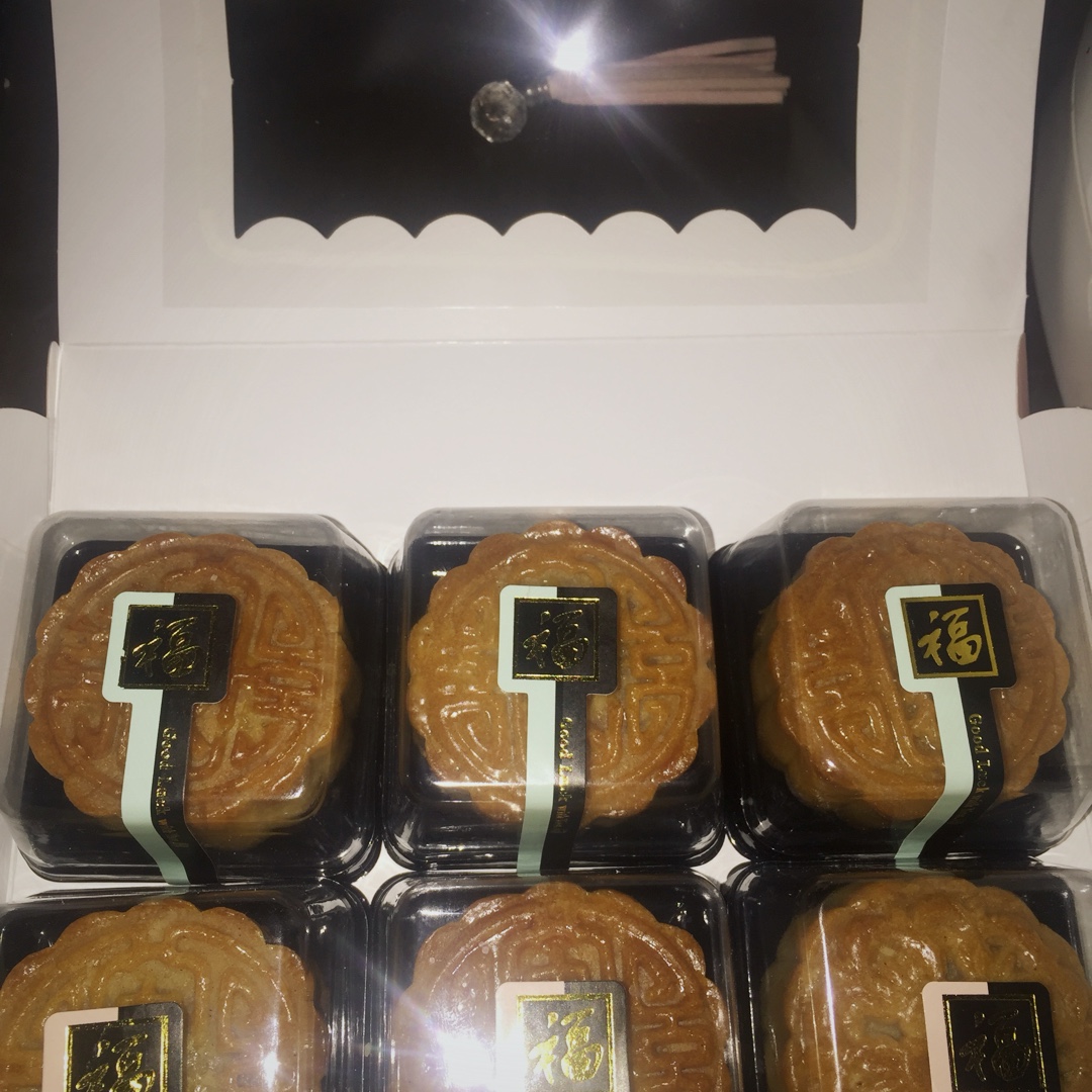 广式月饼－－蛋黄豆沙月饼