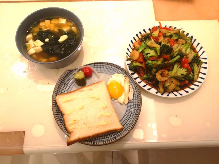 低脂低卡减脂餐～黑椒虾仁西兰花