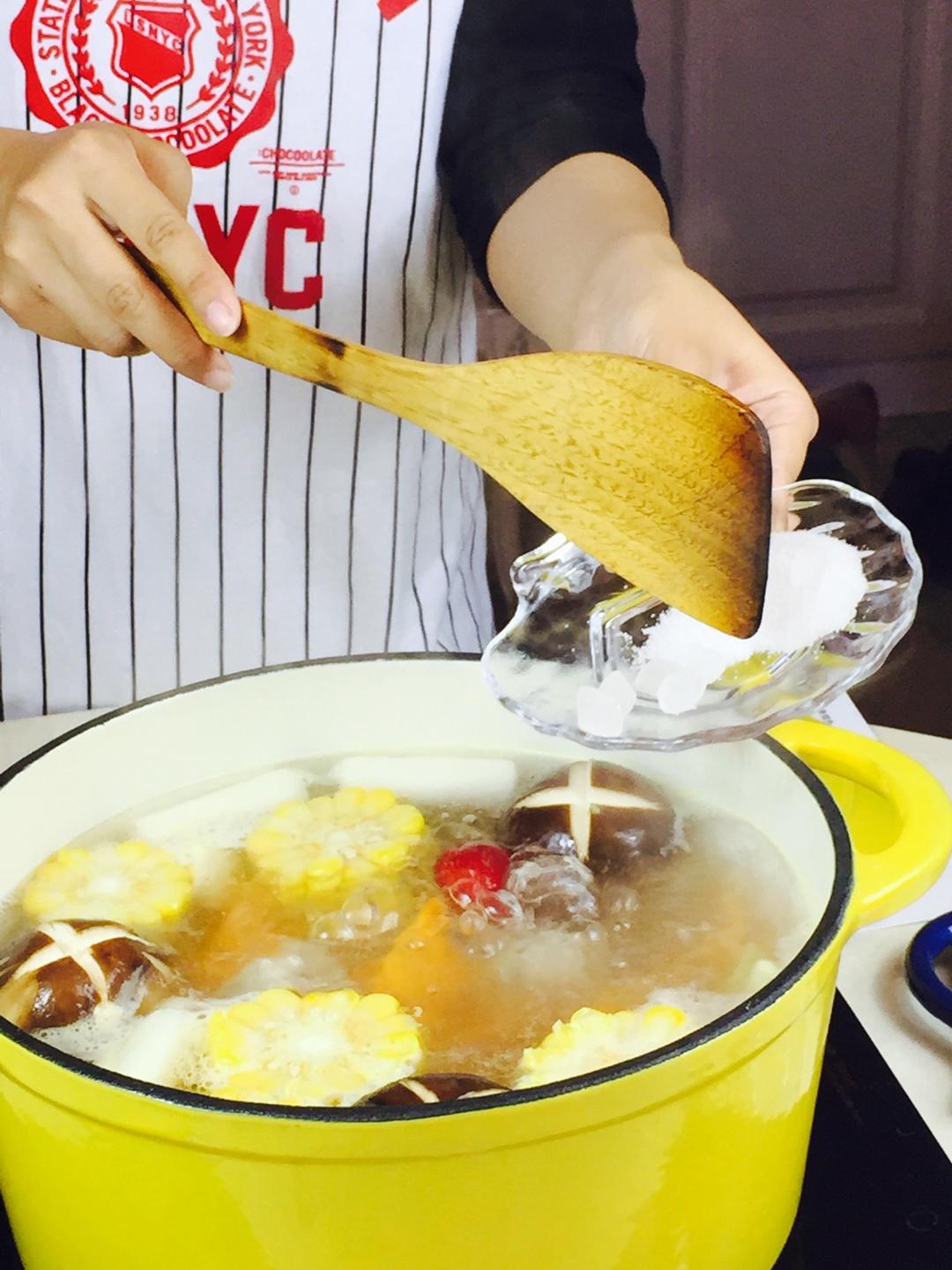 德琅厨房—玉米排骨汤的做法 步骤3