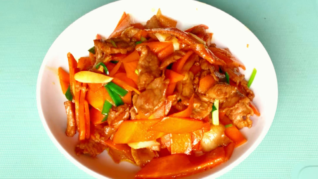胡萝卜炒肉家常做法，超级好吃，营养丰富。的做法