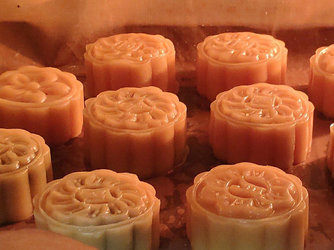 广式月饼—蛋黄莲蓉月饼