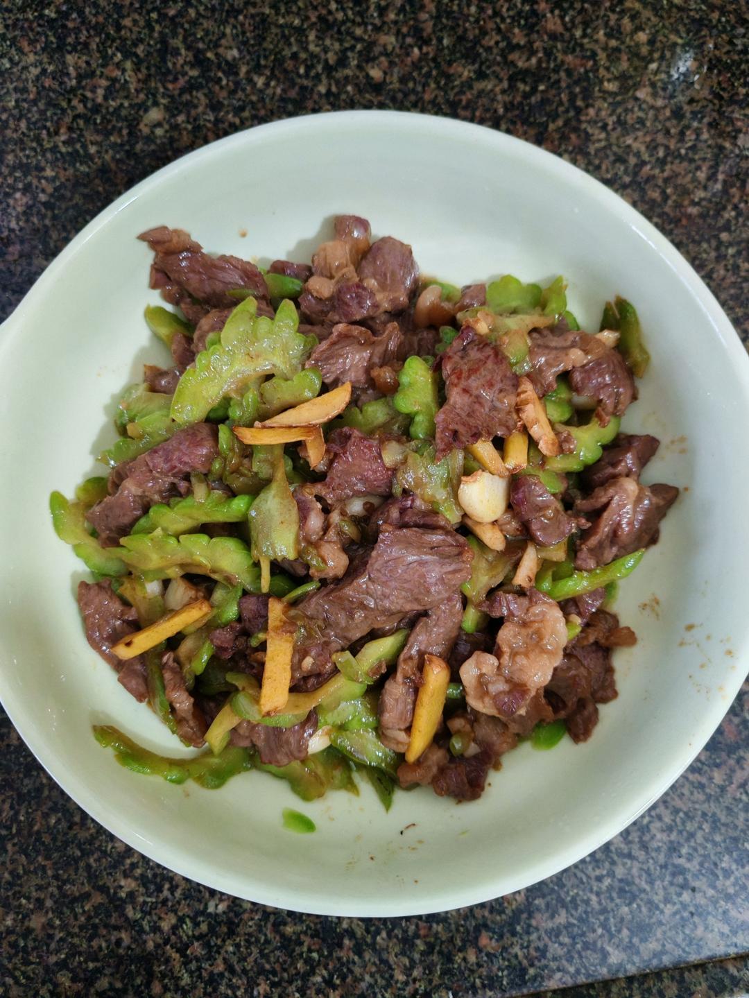 家庭版的~苦瓜炒牛肉