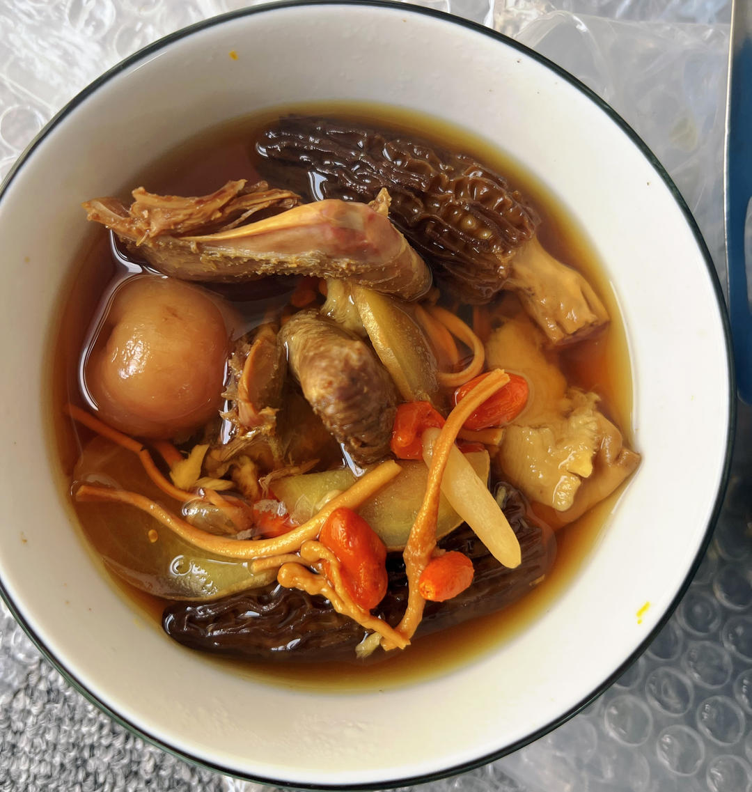 野菌子煲老鸽汤&羊肚菌&松茸&虫草花