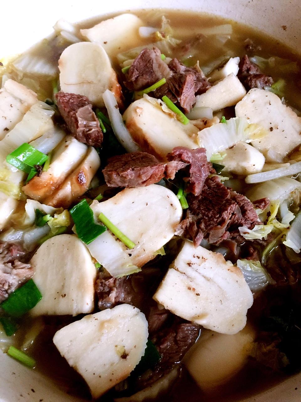 牛肉烩饼,天天吃不完的牛肉跟石磨火烧,今早终于把牦牛肉吃完了.