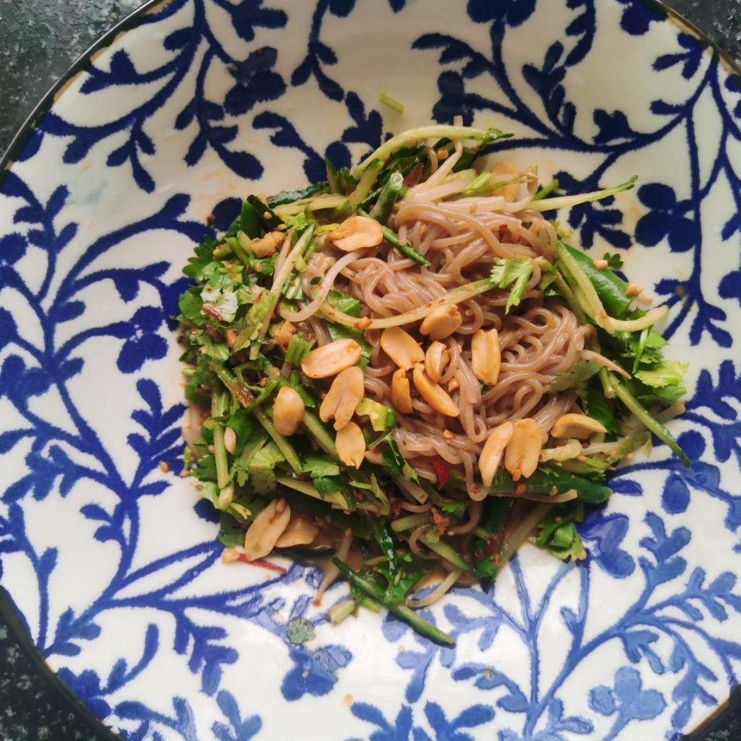 酸辣爽口的凉拌面！保证吃一次就上瘾