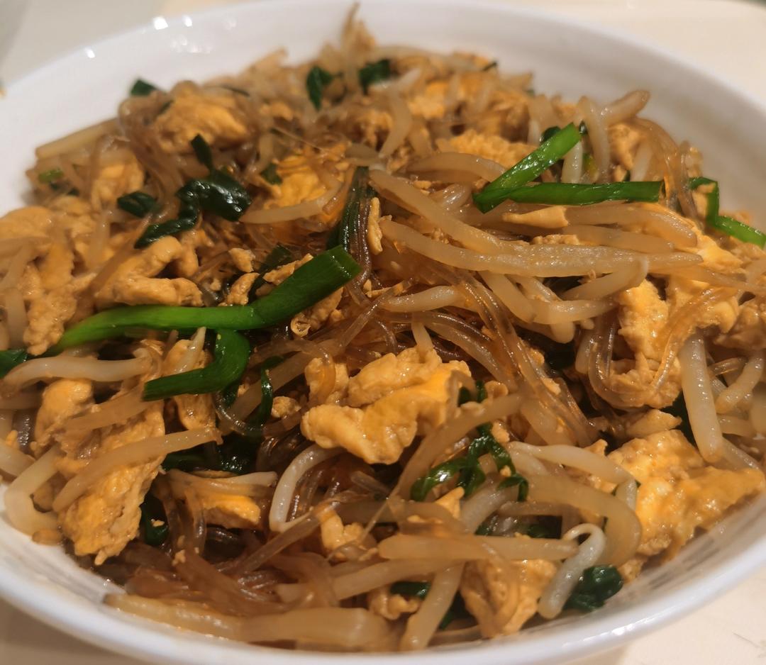 炒合菜（绿豆芽炒韭菜）