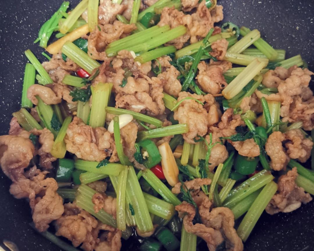 惊艳！芹菜牛胸口油！