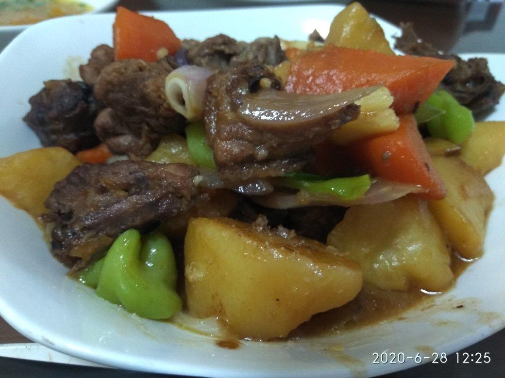 土豆胡萝卜烧鸭肉