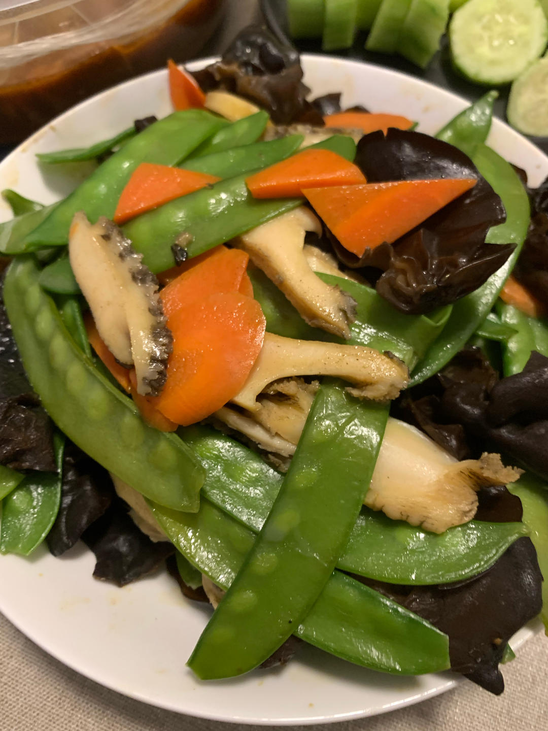 春季儿童长高必备-鲍鱼虾仁炒荷兰豆。