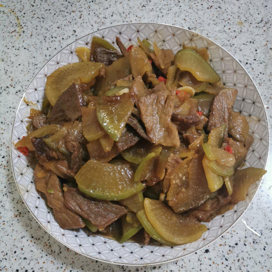 吃到停不下来的青萝卜炒肉