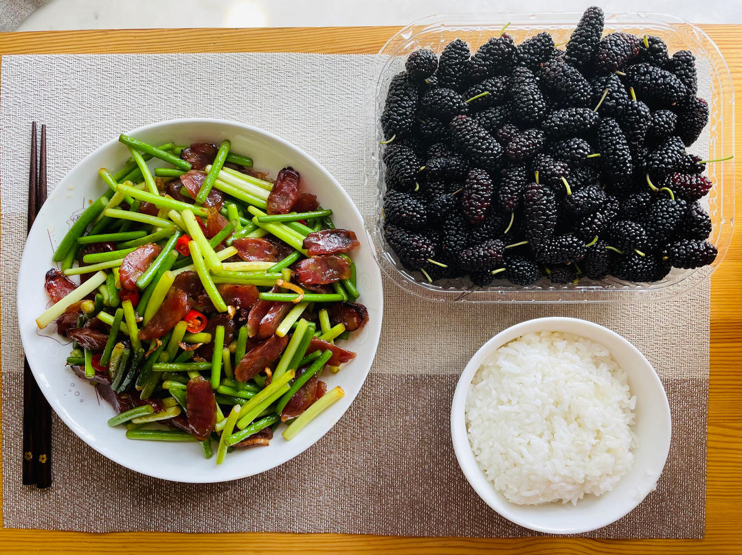 快手家常菜｜蒜苔炒腊肠💯超下饭