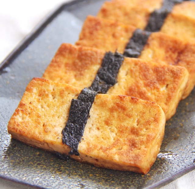 小鸡正在炖蘑菇做的日式照烧海苔豆腐