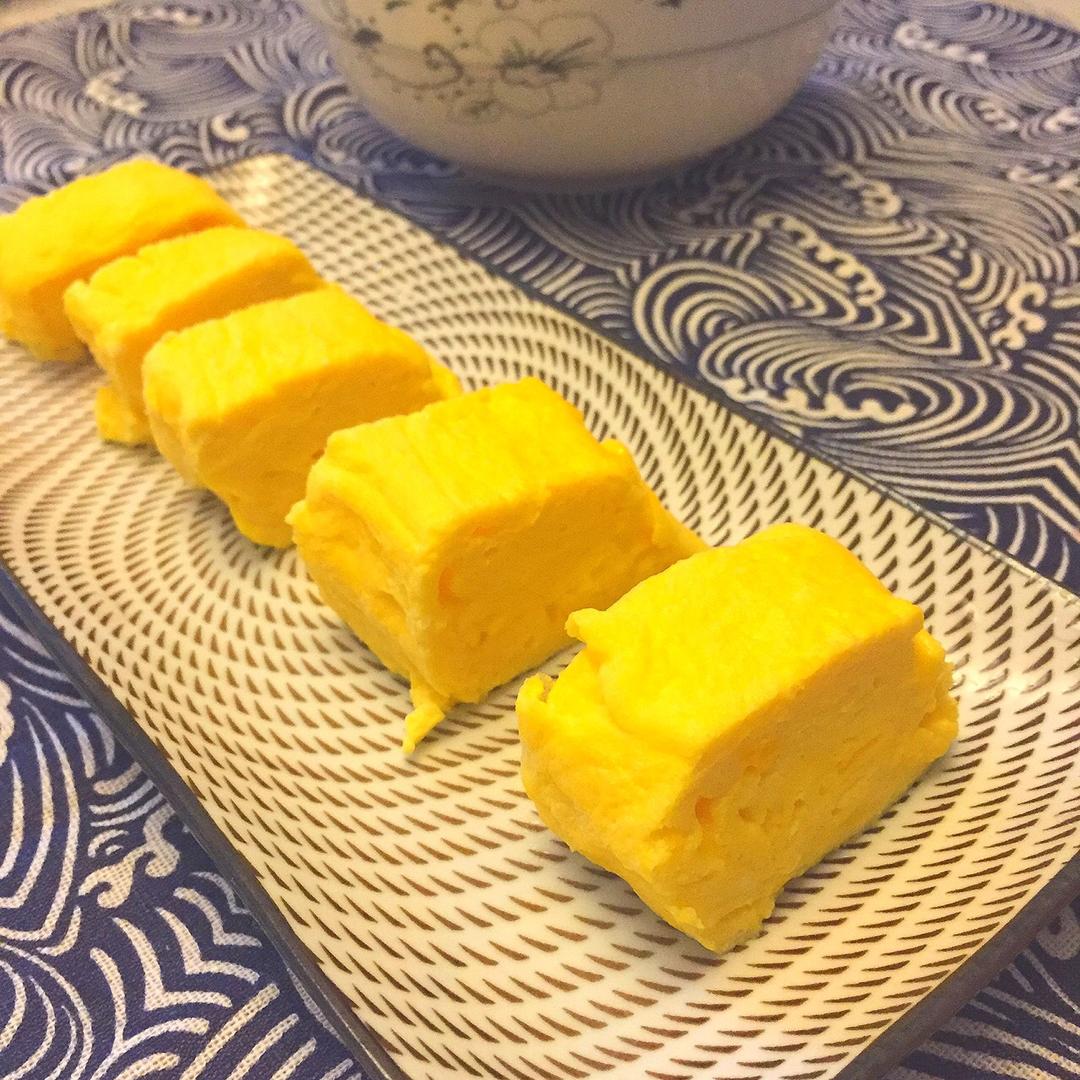 卷泡泡做的正确的玉子烧厚蛋烧做法