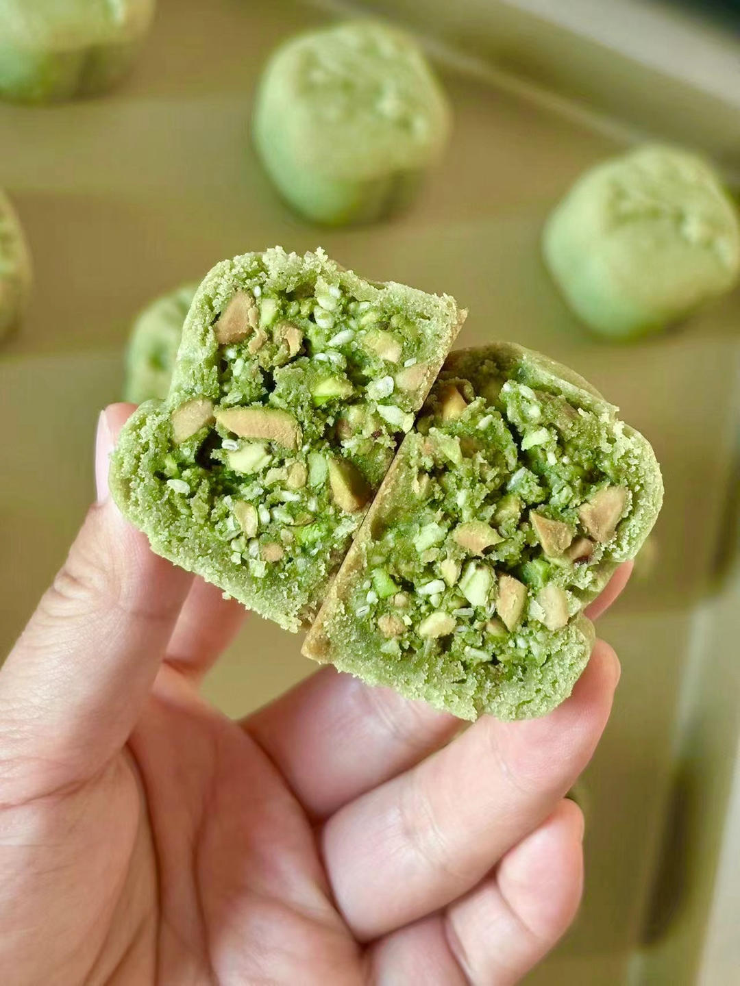 今年爆火的开心果脆皮月饼｜开心果霸霸月饼