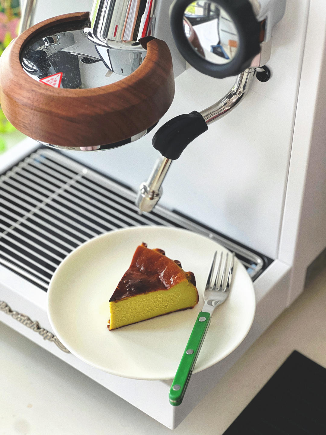 搅一搅就成功的开心果巴斯克芝士蛋糕！