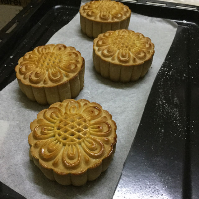 广式月饼—蛋黄莲蓉月饼