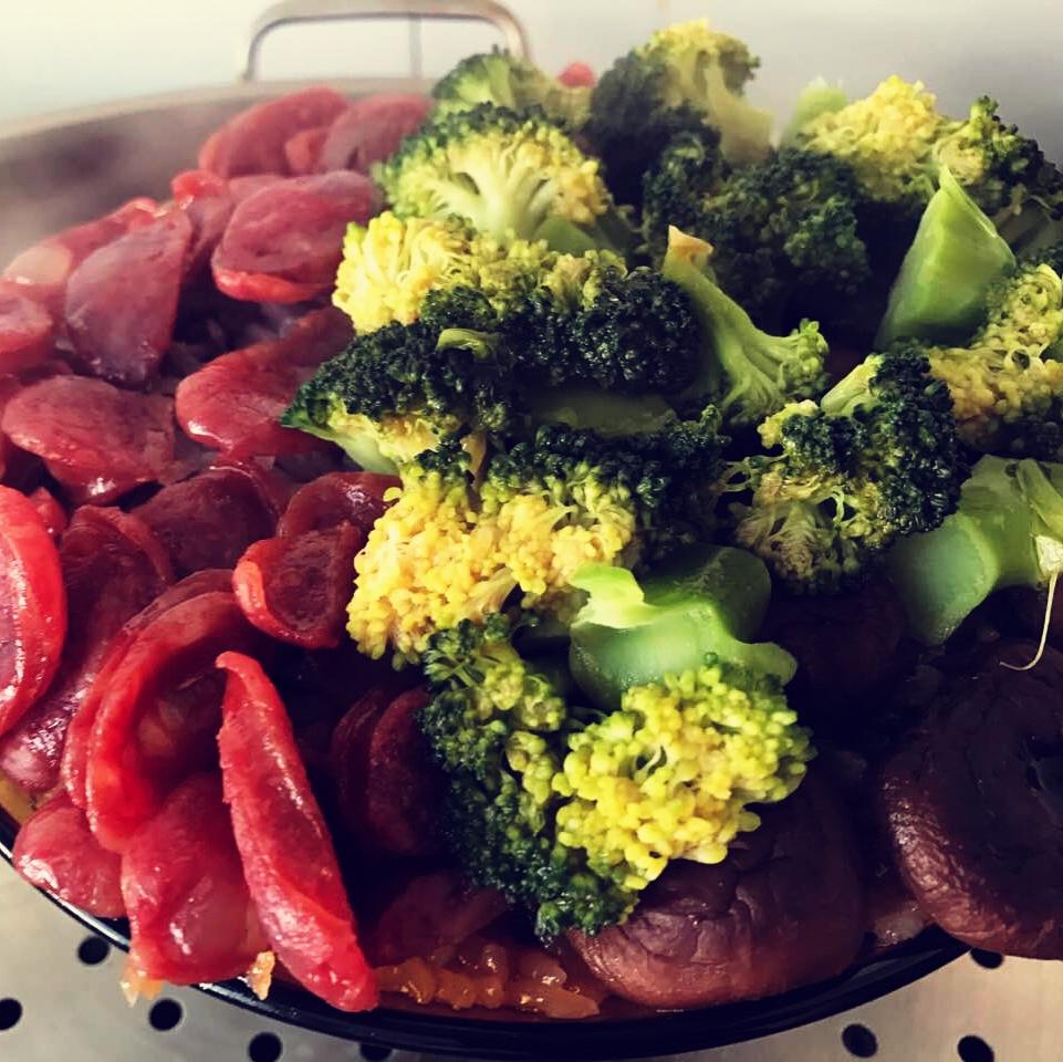 传统腊肠煲仔饭