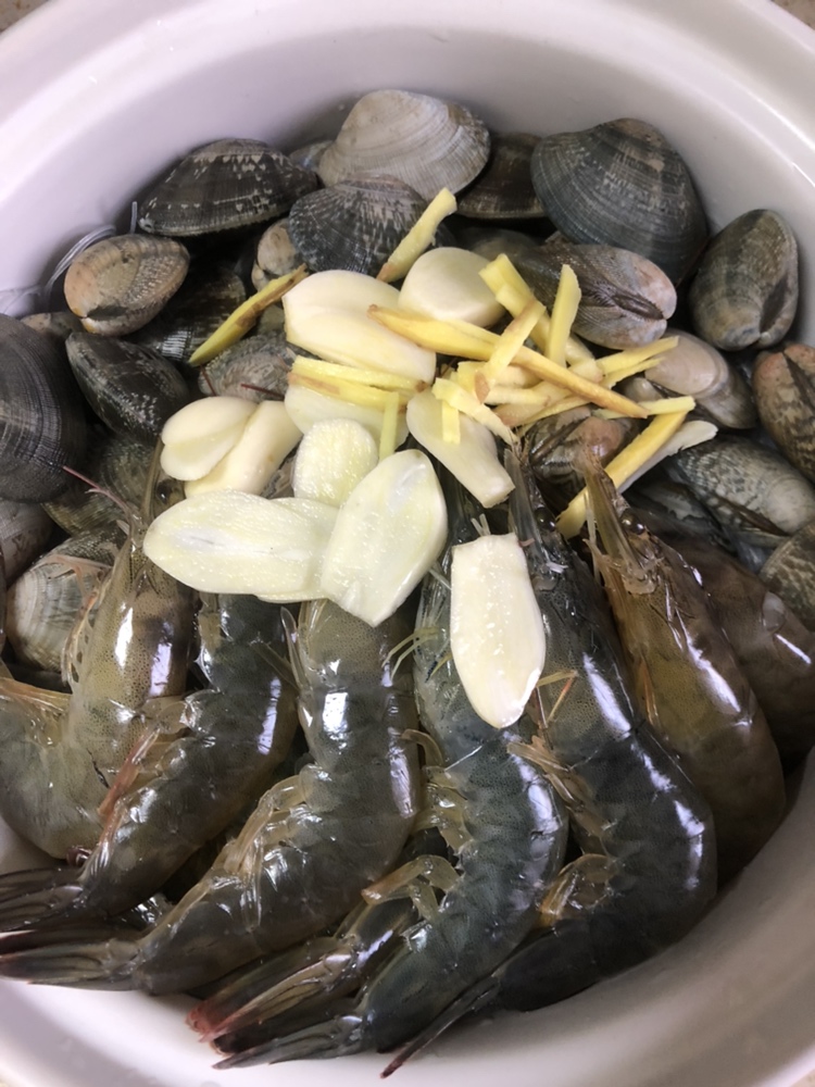 海鲜砂锅煲～少油简易版大虾粉丝锅的做法 步骤5