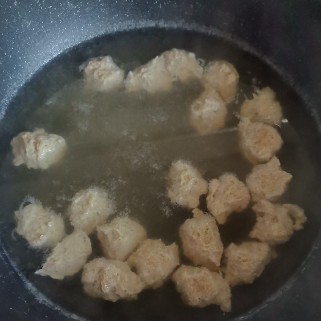 生汆丸子三鲜汤