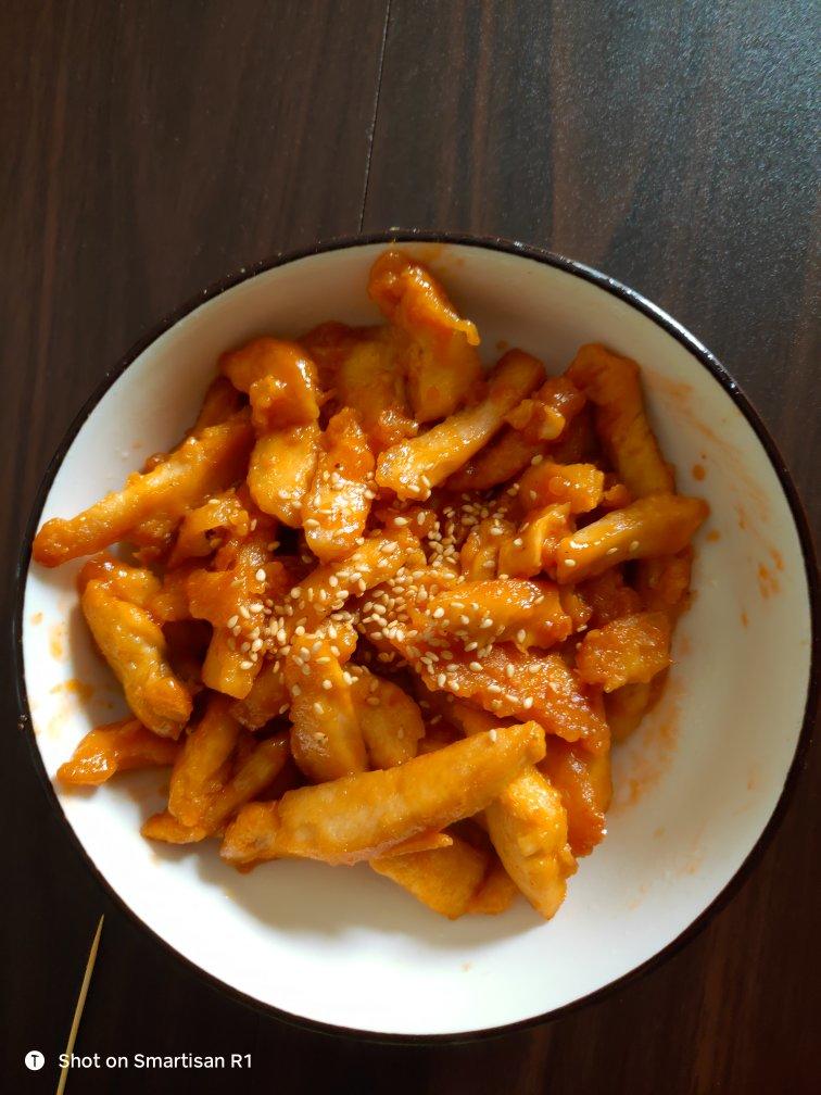 鸡胸肉版糖醋里脊，好吃不腻。大人小孩都喜欢！