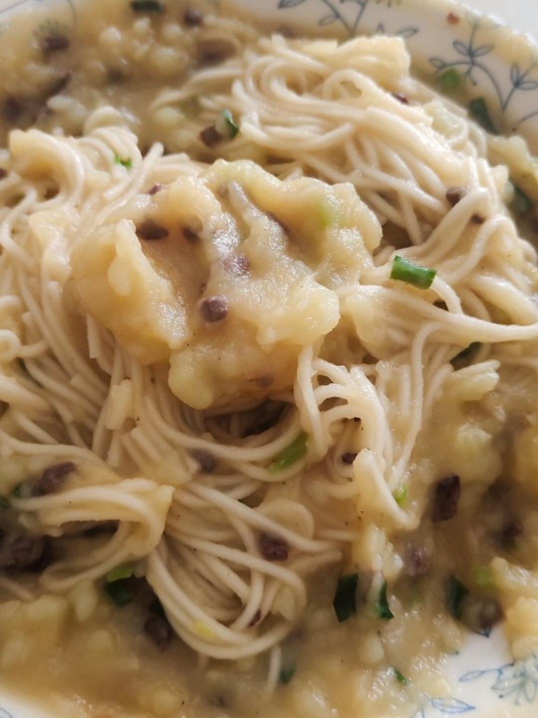 大人小孩爱吃的土豆泥拌面